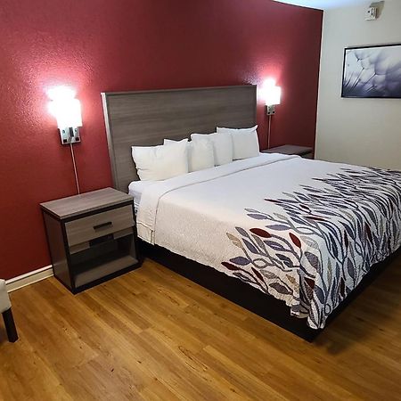 Red Roof Inn & Suites Cornelius - Lake Norman Bagian luar foto