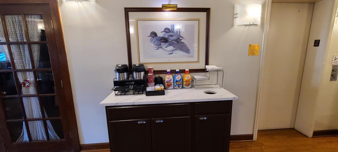 Red Roof Inn & Suites Cornelius - Lake Norman Bagian luar foto