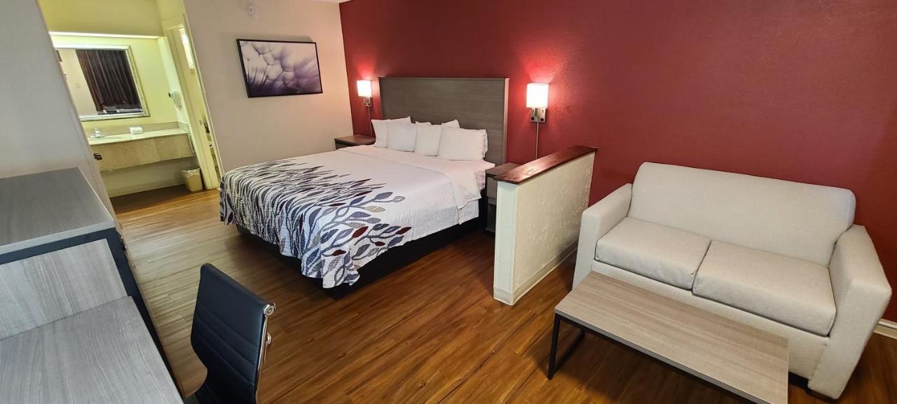 Red Roof Inn & Suites Cornelius - Lake Norman Bagian luar foto