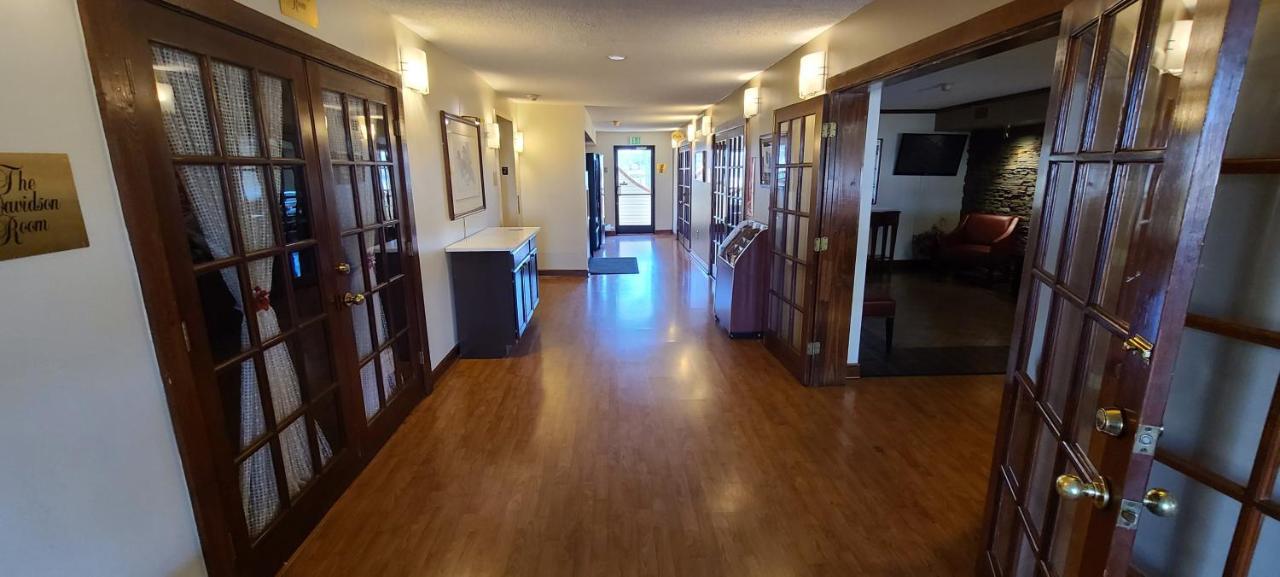 Red Roof Inn & Suites Cornelius - Lake Norman Bagian luar foto