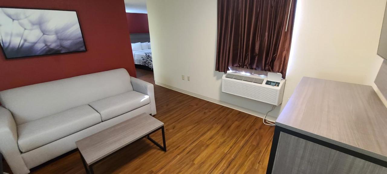 Red Roof Inn & Suites Cornelius - Lake Norman Bagian luar foto