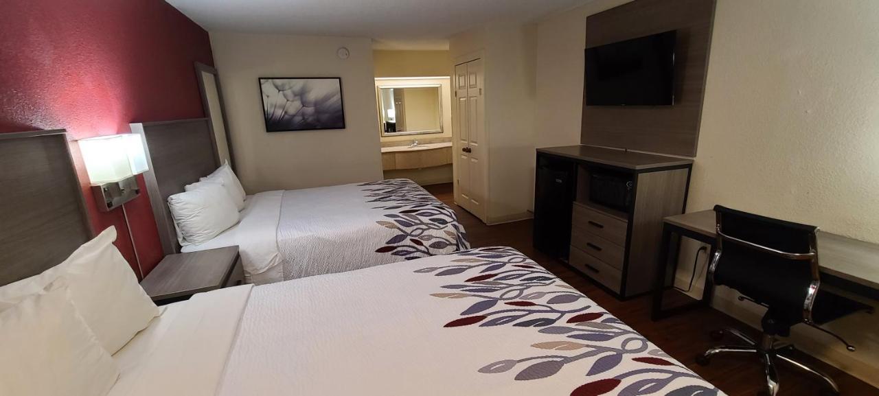 Red Roof Inn & Suites Cornelius - Lake Norman Bagian luar foto