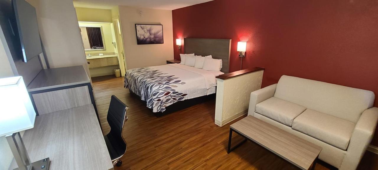 Red Roof Inn & Suites Cornelius - Lake Norman Bagian luar foto
