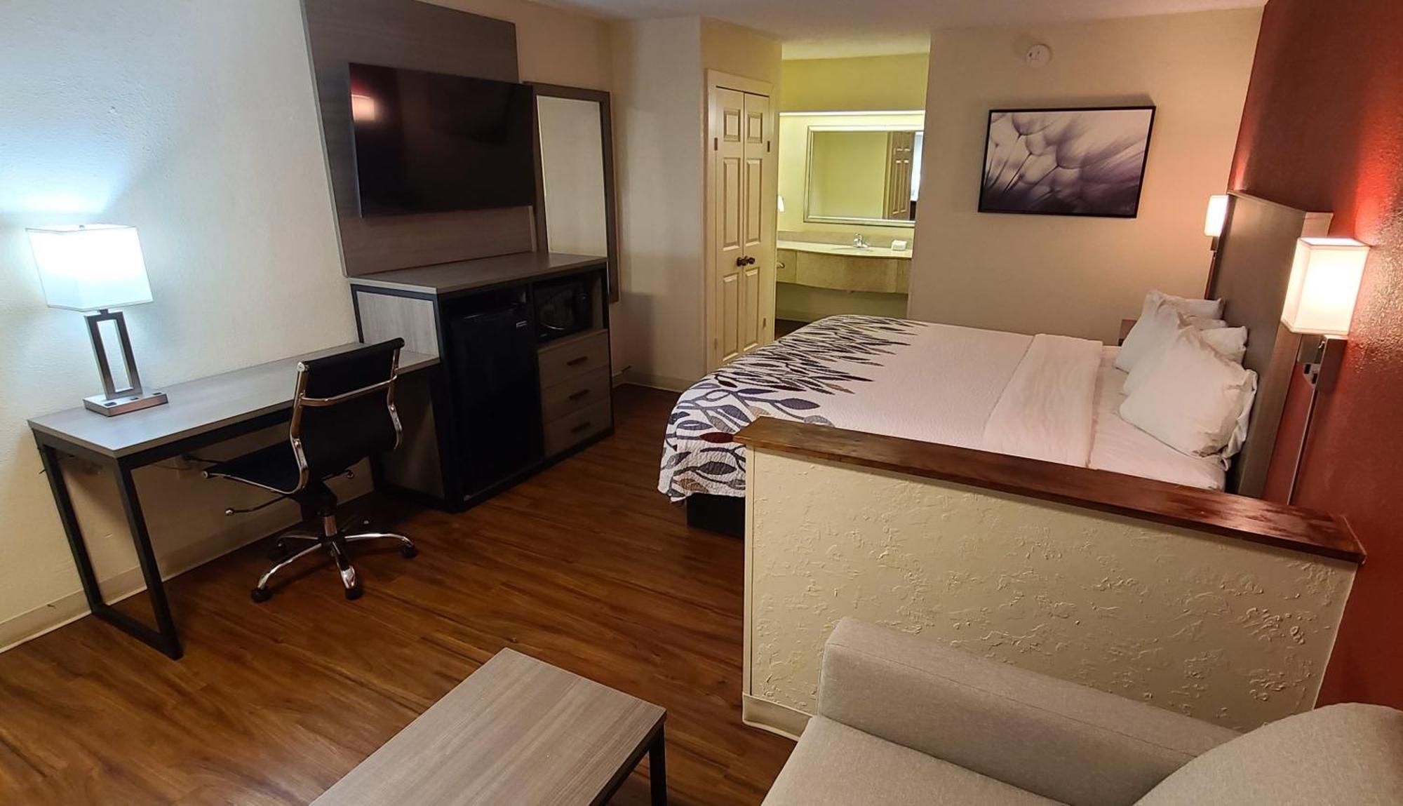 Red Roof Inn & Suites Cornelius - Lake Norman Bagian luar foto