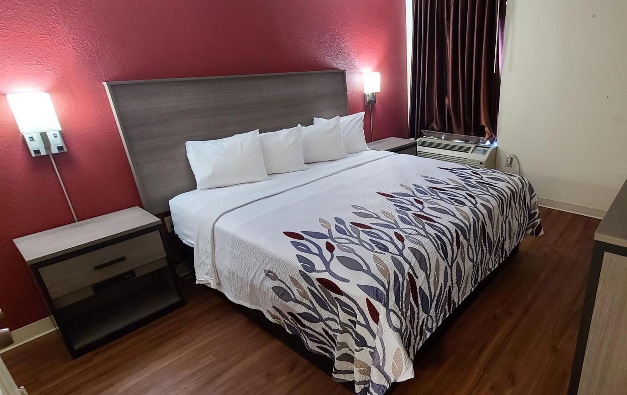 Red Roof Inn & Suites Cornelius - Lake Norman Bagian luar foto