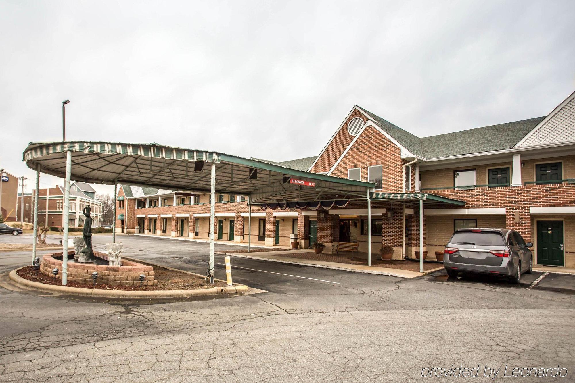 Red Roof Inn & Suites Cornelius - Lake Norman Bagian luar foto