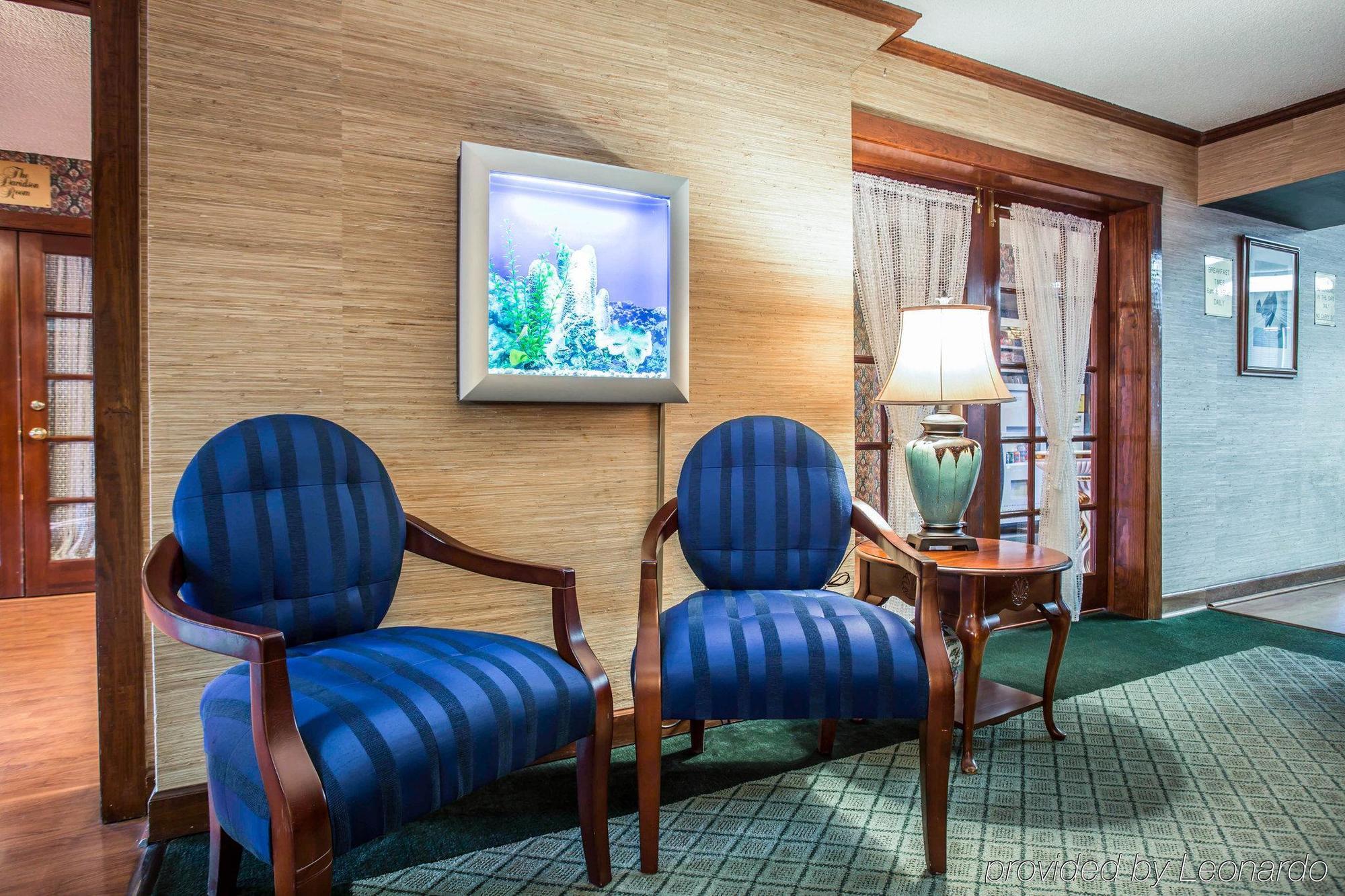 Red Roof Inn & Suites Cornelius - Lake Norman Bagian luar foto