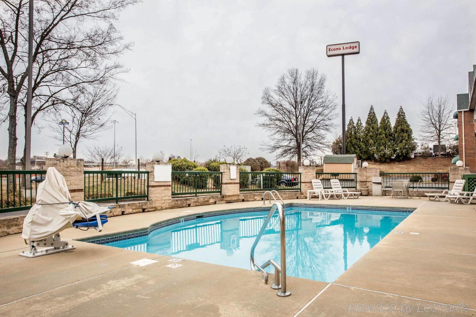 Red Roof Inn & Suites Cornelius - Lake Norman Bagian luar foto
